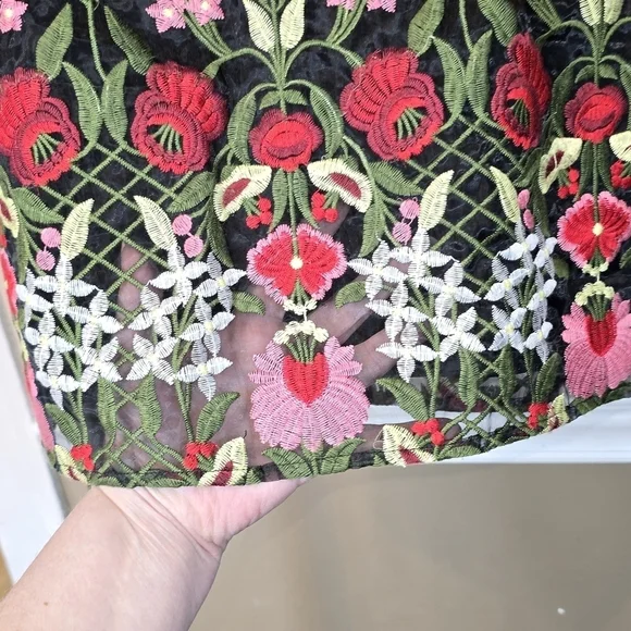 LUCY PARIS Vibrant Embroidered Floral A-Line Mini Skirt Size Small - Picture 4 of 11